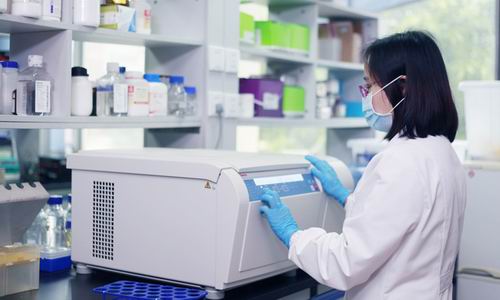走进太阳神研发基地 暨南大学生物工程研究院的生物技术探索